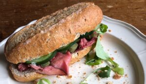 Broodje rosbief lunch