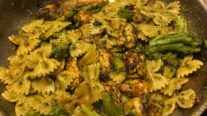 Pasta pesto kip broccoli