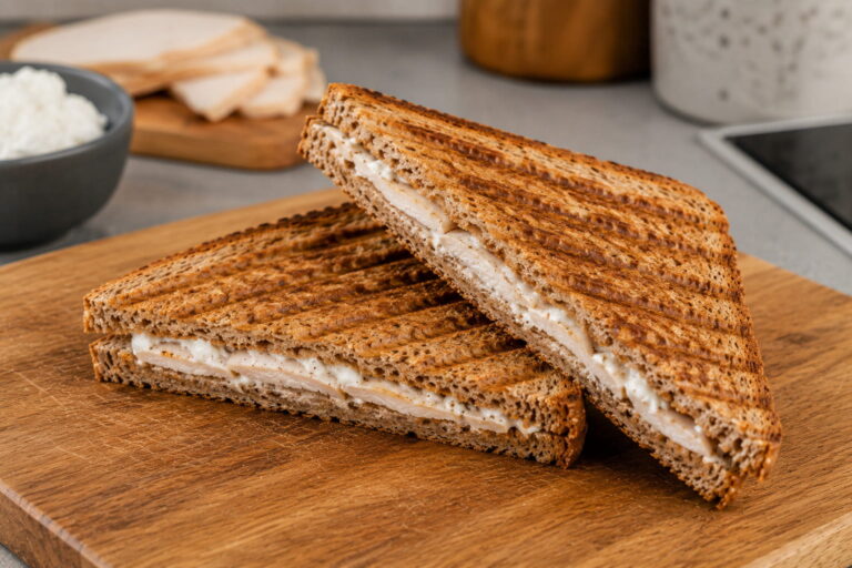 Cottage cheese tosti met kipfilet
